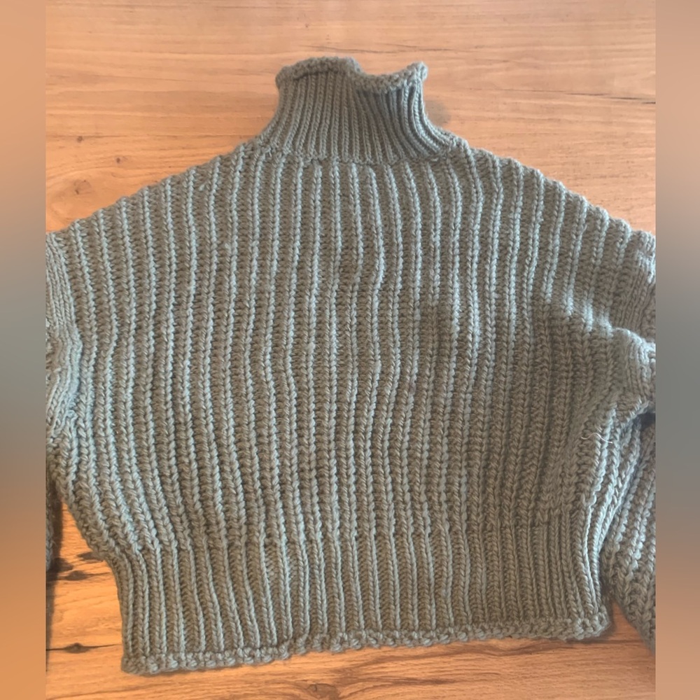 H&M Cropped Turtleneck Long Sleeve Cable Knit Green Sweater Women’s Small Prelov - Picture 7 of 7